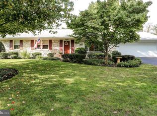 17 Broadmoor Dr, Mechanicsburg, PA 17055