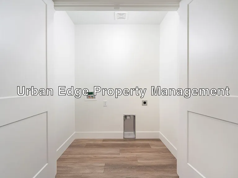 5006 E Hagadorn Ln — Photo 12