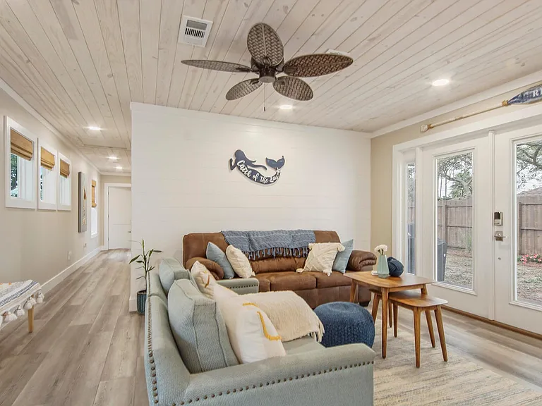307 Dolphin Dr — Photo 15