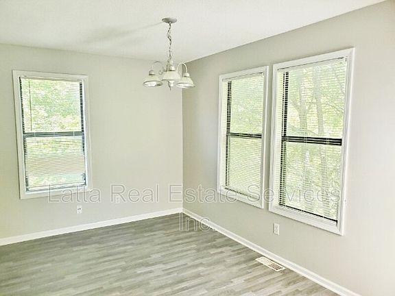 3rd image of 632 N Water St