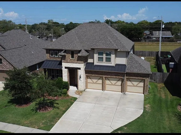 1327 Graham Trace Ln — Photo 2