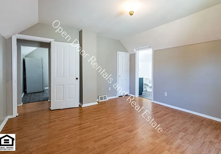 3112 1/2 Thompson Ave — Photo 11