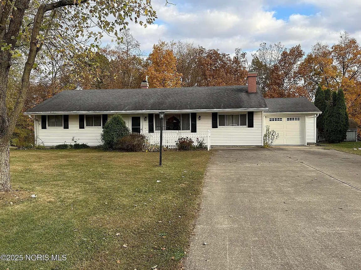 1711 Crestwood Dr — Photo 3