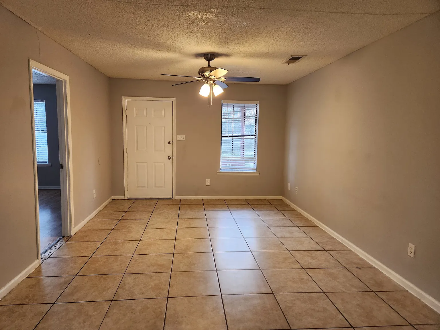 2 bed, 1.0 bath, $785 — Photo 4