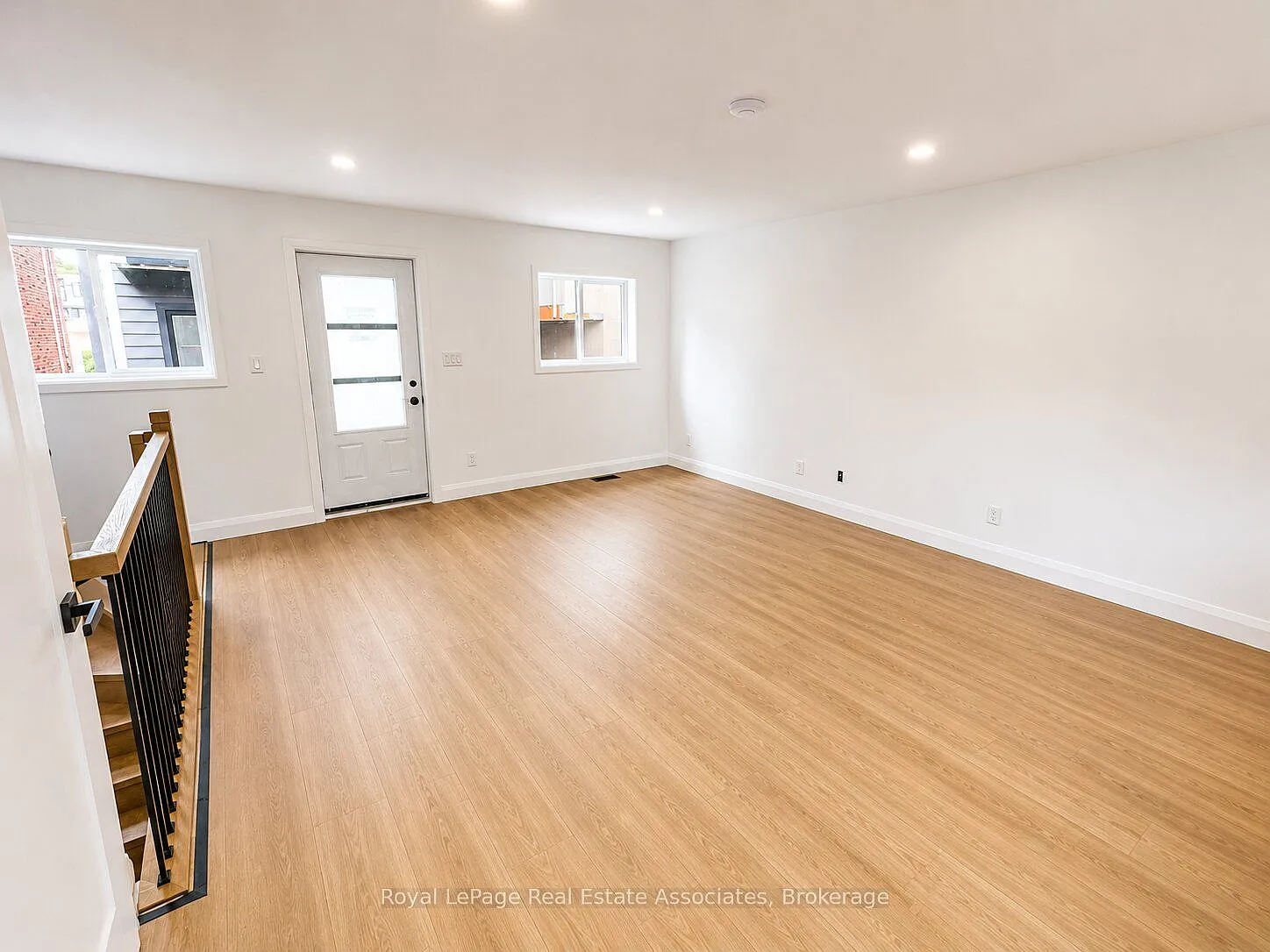 17 White Ave — Photo 4