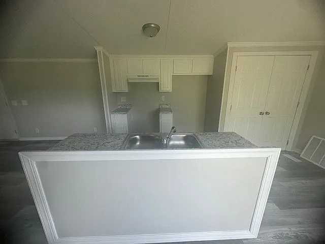 1410 Elias Ln — Photo 2