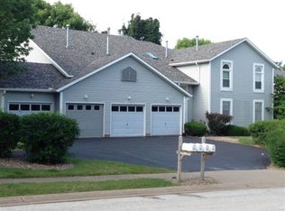 4717 Kynnelworth Dr APT 105, Bettendorf, IA