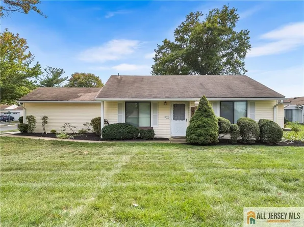 99 Dogwood Plz #C, Monroe Township, NJ 08831