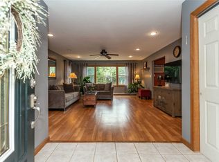 20 Meeting Ln, Hicksville, NY 11801