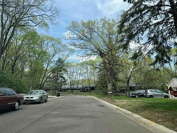 Exterior Neighborhood (street photo)