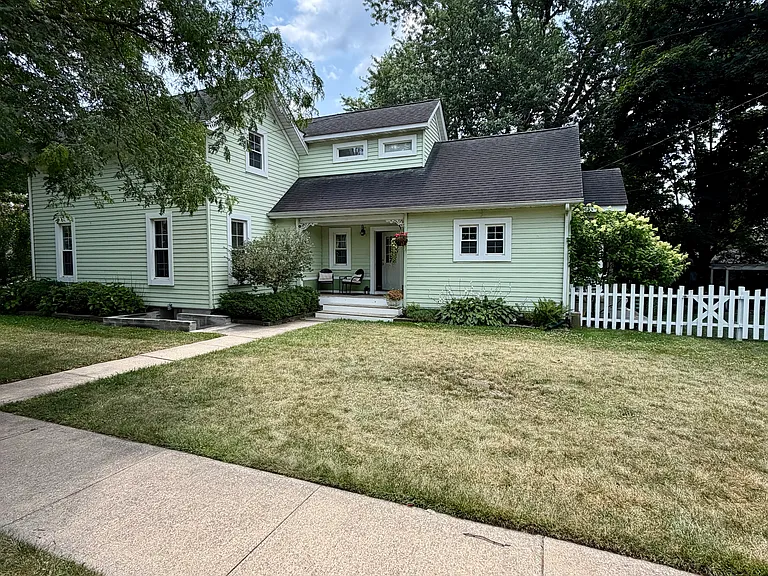 541 Union St — Photo 3