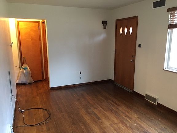 Living Room Empty 2