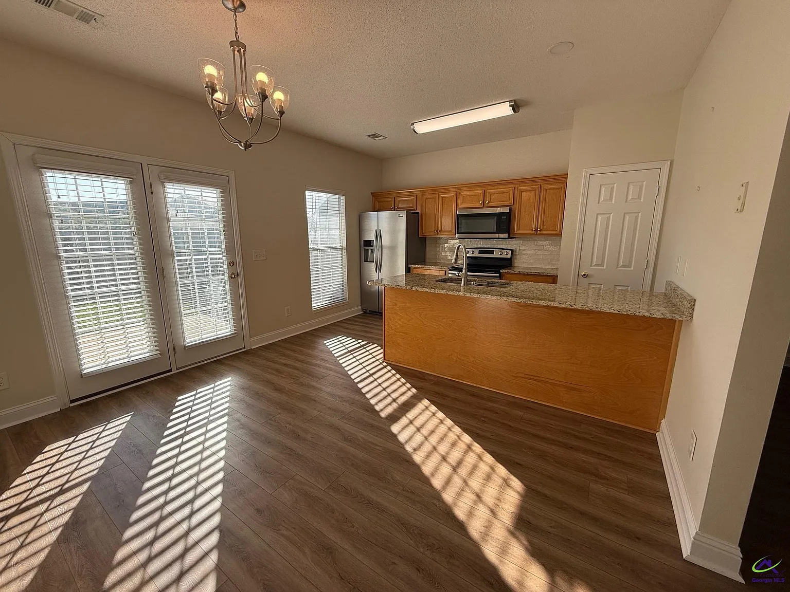3 bed, 2.0 bath, 1674 sqft, $1,600 — Photo 4