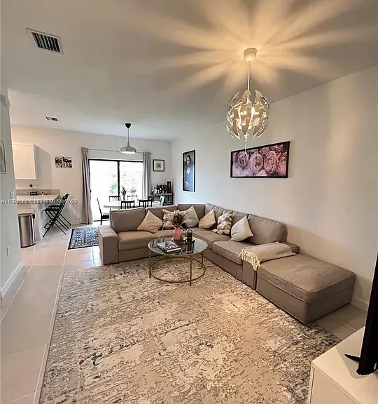 20610 NE 5th Pl — Photo 4