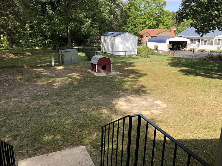 1608 Barberry Ln — Photo 12