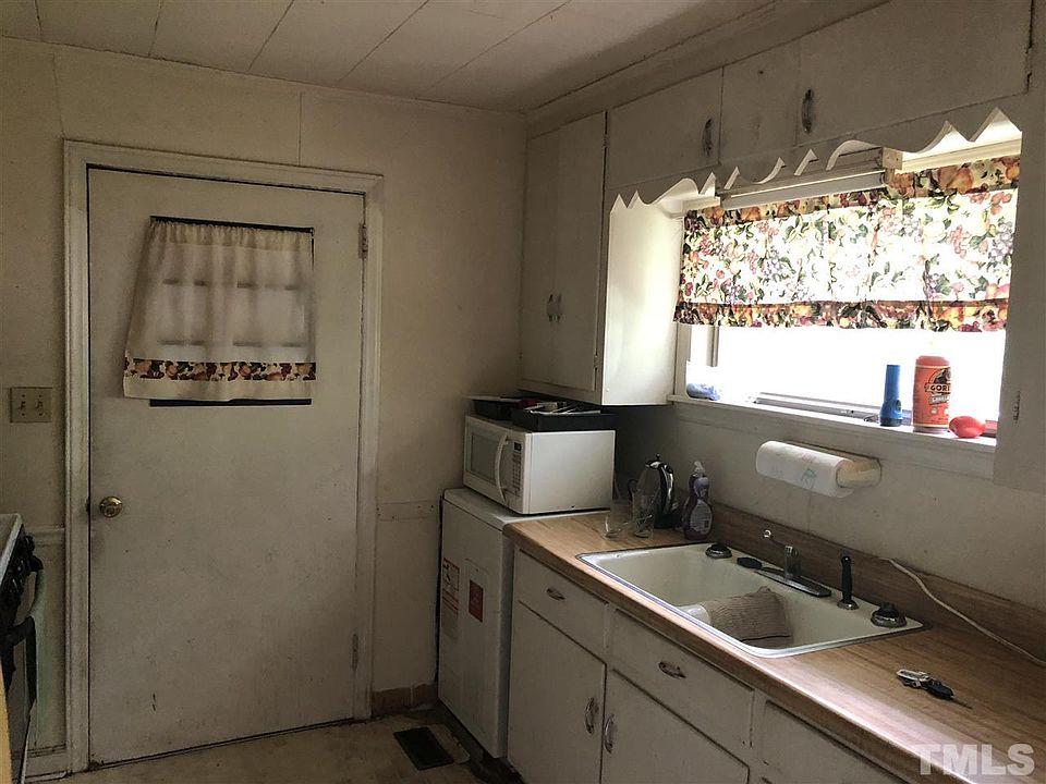 2nd image of 1810 B St