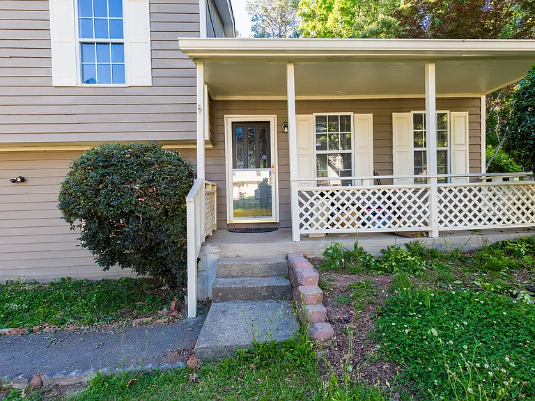 3061 Meadow Wood Ct — Photo 3