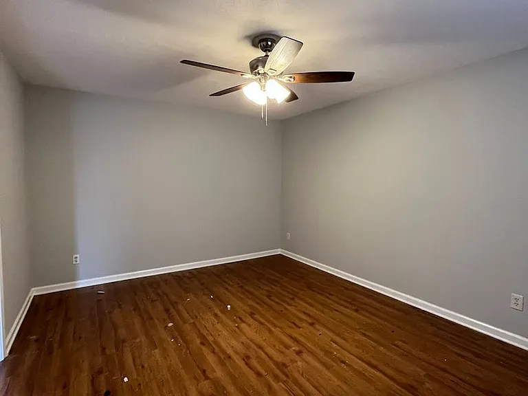105 Hillridge Ct — Photo 3