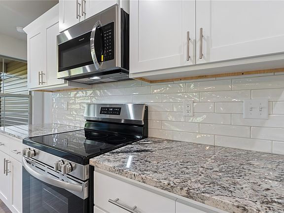 5th image of 8 Weyhill Cir