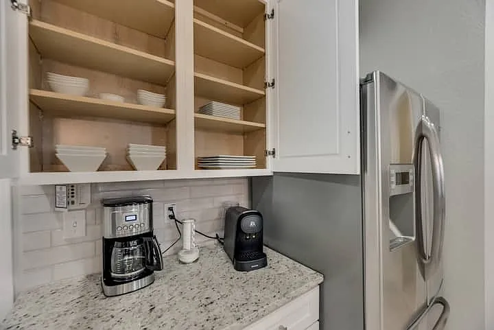 1548 Lakeside Dr — Photo 8