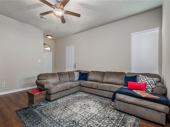 5th image of 251 Fieldstone Pl