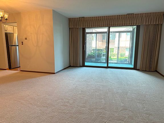 5th image of 9756 Mill Dr E APT E1