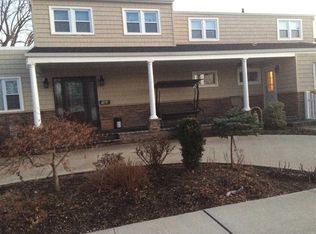 1864 Helen Ct, Merrick, NY 11566