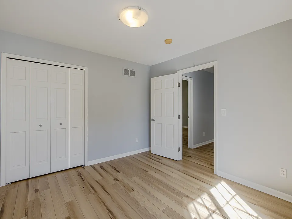 521 James Cir