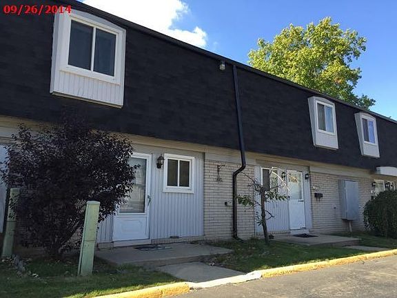 3rd image of 15464 Dupage Blvd #211