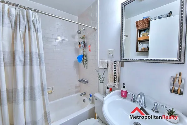 Rented by Metropolitan Realty | media 5