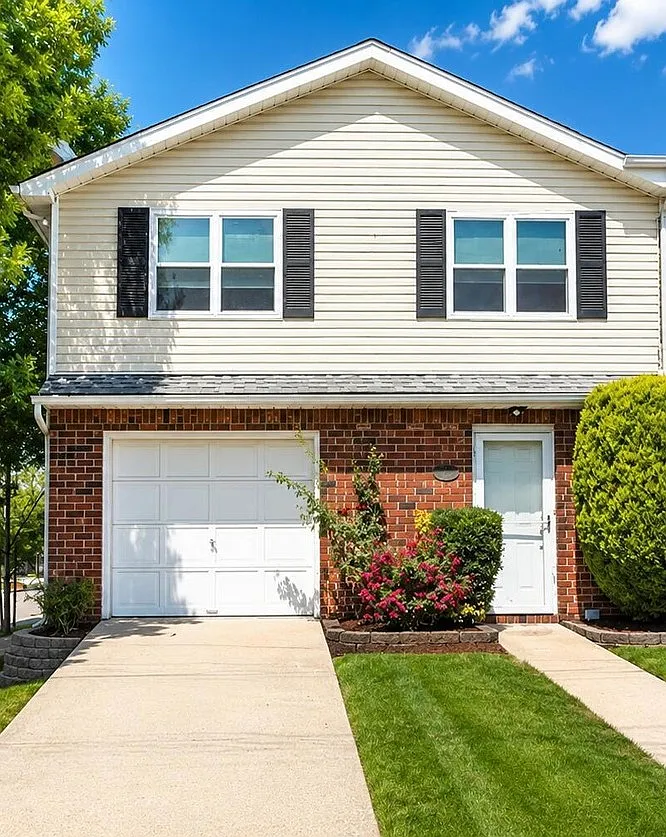 3 bed, 1.5 bath, 1200 sqft, $2,850 — Photo 1