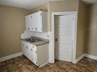 407 N Walnut St, Newton, KS 67114