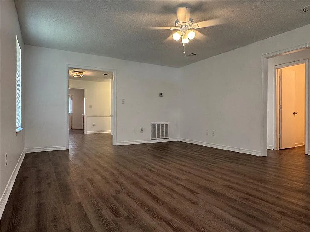 3 bed, 2.0 bath, 1272 sqft, $1,800 — Photo 4