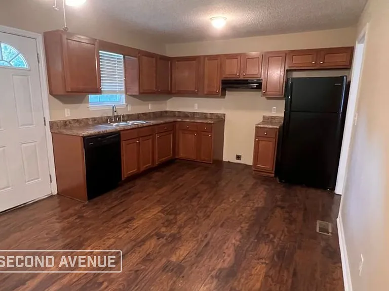 2505 Martin Rd — Photo 4