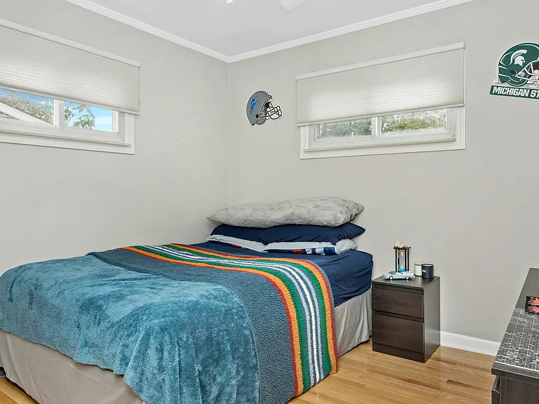 905 Parliament Ave — Photo 14