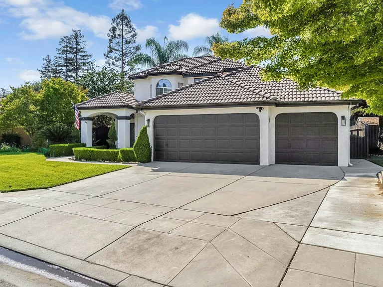 3513 W Vartikian Ave — Photo 10
