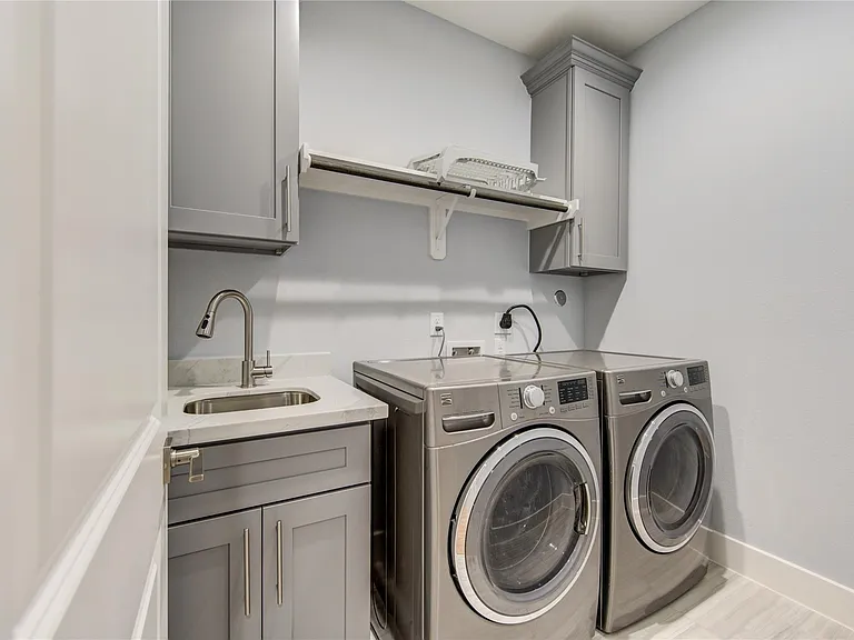 10021 Alfred Ln #B — Photo 35
