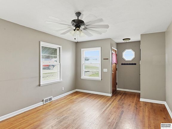 4th image of 3115 Grebe St