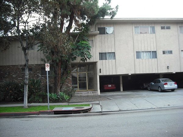 1st image of 15000 Moorpark St APT 2