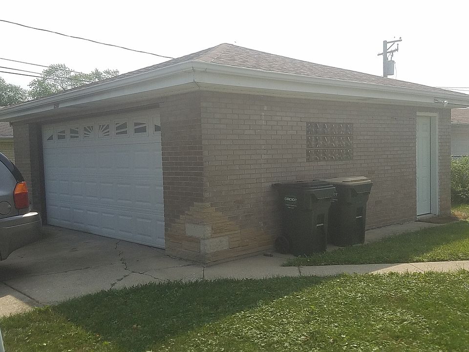 2nd image of 2501 S 18th Ave