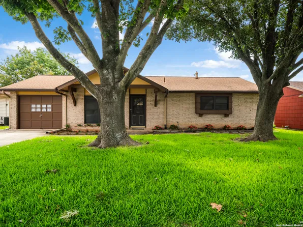 12248 Welcome Dr, Live Oak, TX 78233