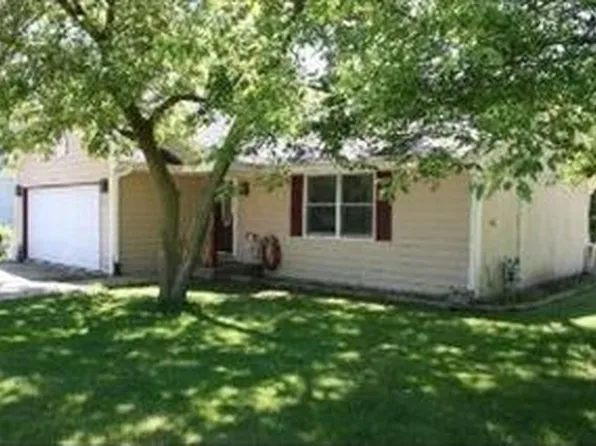 214 Tamarack Hollow St SW, Poplar Grove, IL 61065