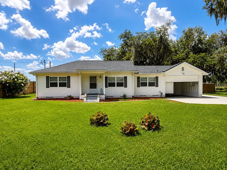 10430 Lithia Pinecrest Rd — Photo 1