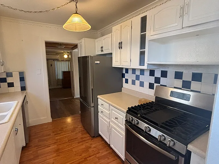 1412 N Valentia St — Photo 7