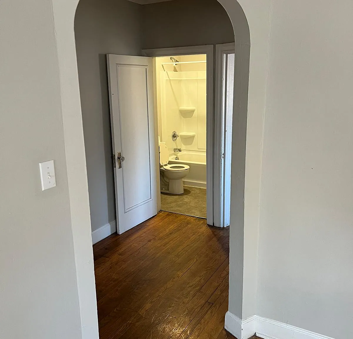 $850/mo 1614 Arlington Ave Unit #4, Des Moines, IA 50314 — Photo 2