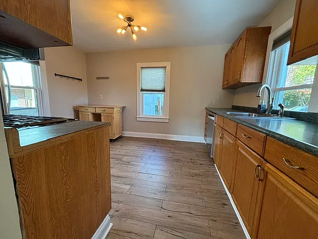 2 bed, 800 sqft, $2,000 — Photo 3