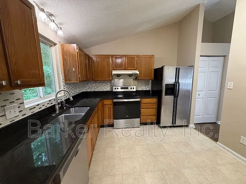 3 bed, 2.5 bath, 1872 sqft, $2,300 — Photo 4