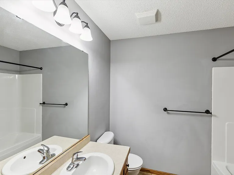 7300 Kahler Cir NE — Photo 1