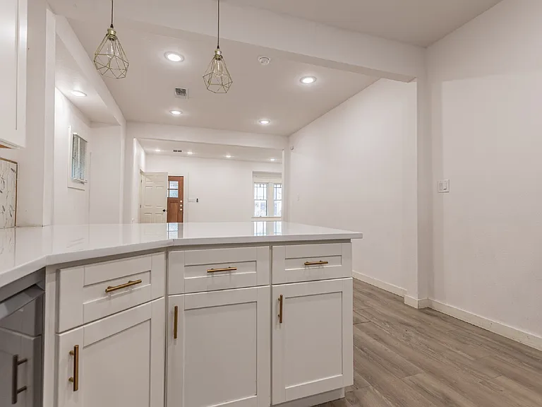1010 Burnet St — Photo 16