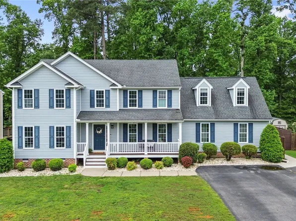 9936 Ethens Castle Dr, Chester, VA 23831